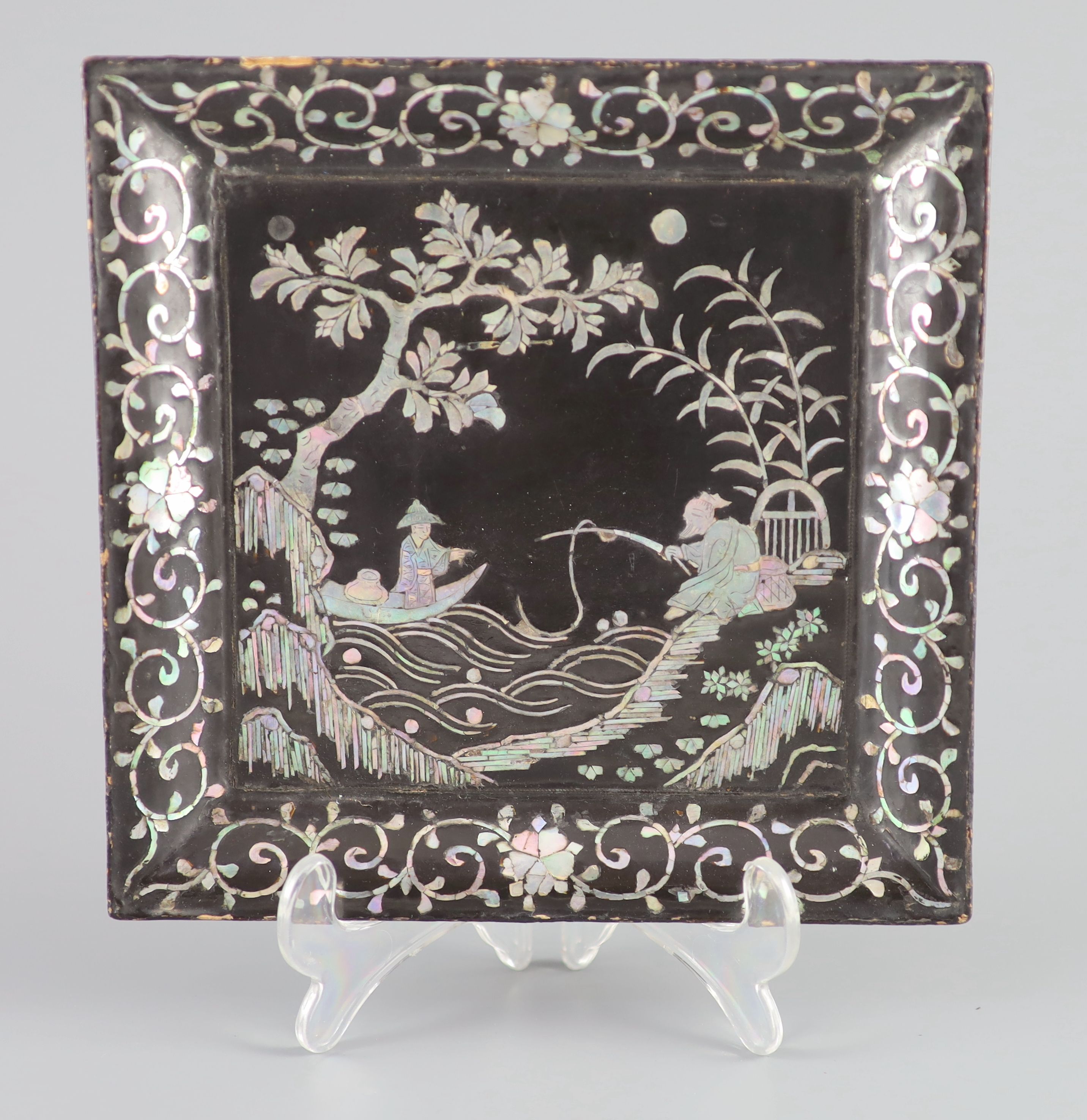 A Chinese lac burgaute square dish, 18th century, 18.5cm